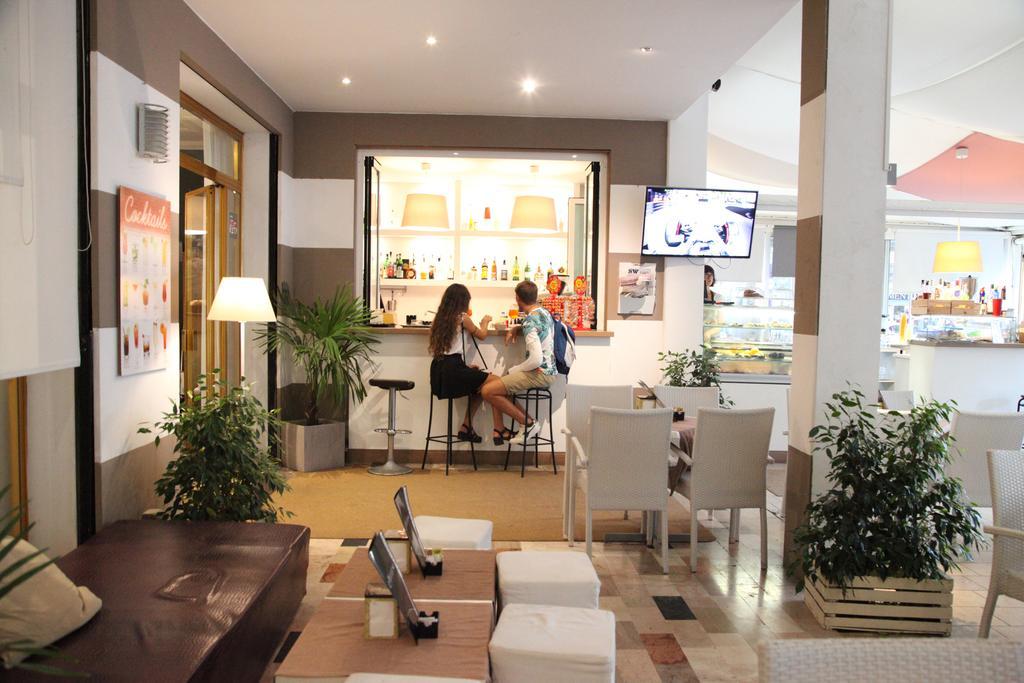 לידו די ג'סולו Hotel Moderno מראה חיצוני תמונה